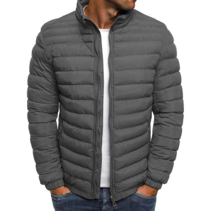 Modern heren gewatteerd jack, waterbestendig, met capuchon, perfecte buitenkleding voor de winter.