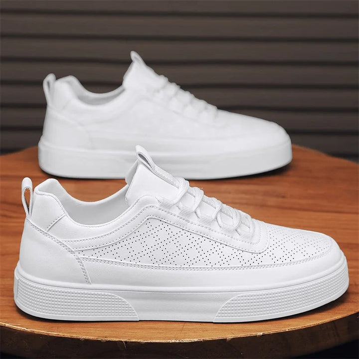Stijlvolle khaki en witte Hoymans UrbanStride herensneakers. Comfortabele luxe schoenen, ideaal voor dagelijks gebruik.