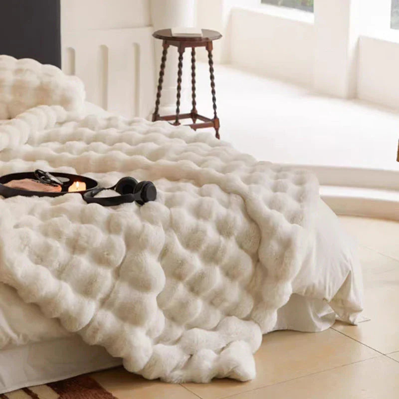 Ultrazachte SnuggleFur knusse deken; perfect warmteplaid voor gezellige avonden op de bank en thuiscomfort.
