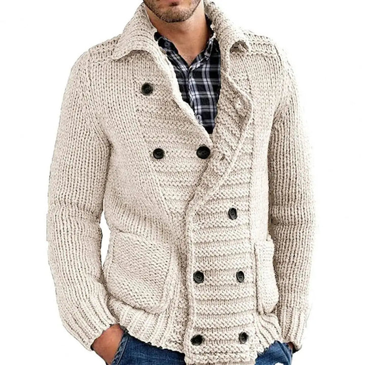 Heren gebreid beige vest met knopen, comfortabel en stijlvol voor elke dag. Perfecte wintermode voor mannen.