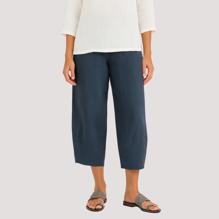 Grijze dames zomerbroek, lichtgewicht met wijde pijpen. Elastische taille voor extra comfort. Perfect voor casual dagen.