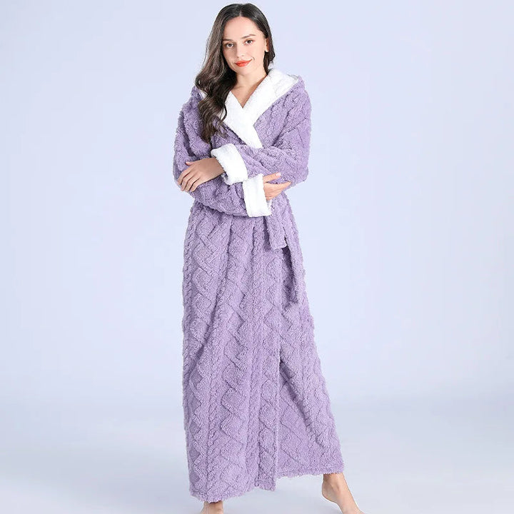 Zachte comfortabele dames badjas met capuchon, ideaal als relaxkleding.