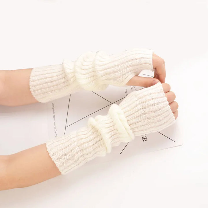 Detail van zacht gebreide katoenen lange vingerloze handschoenen voor dames, FlexiWarm comfort.