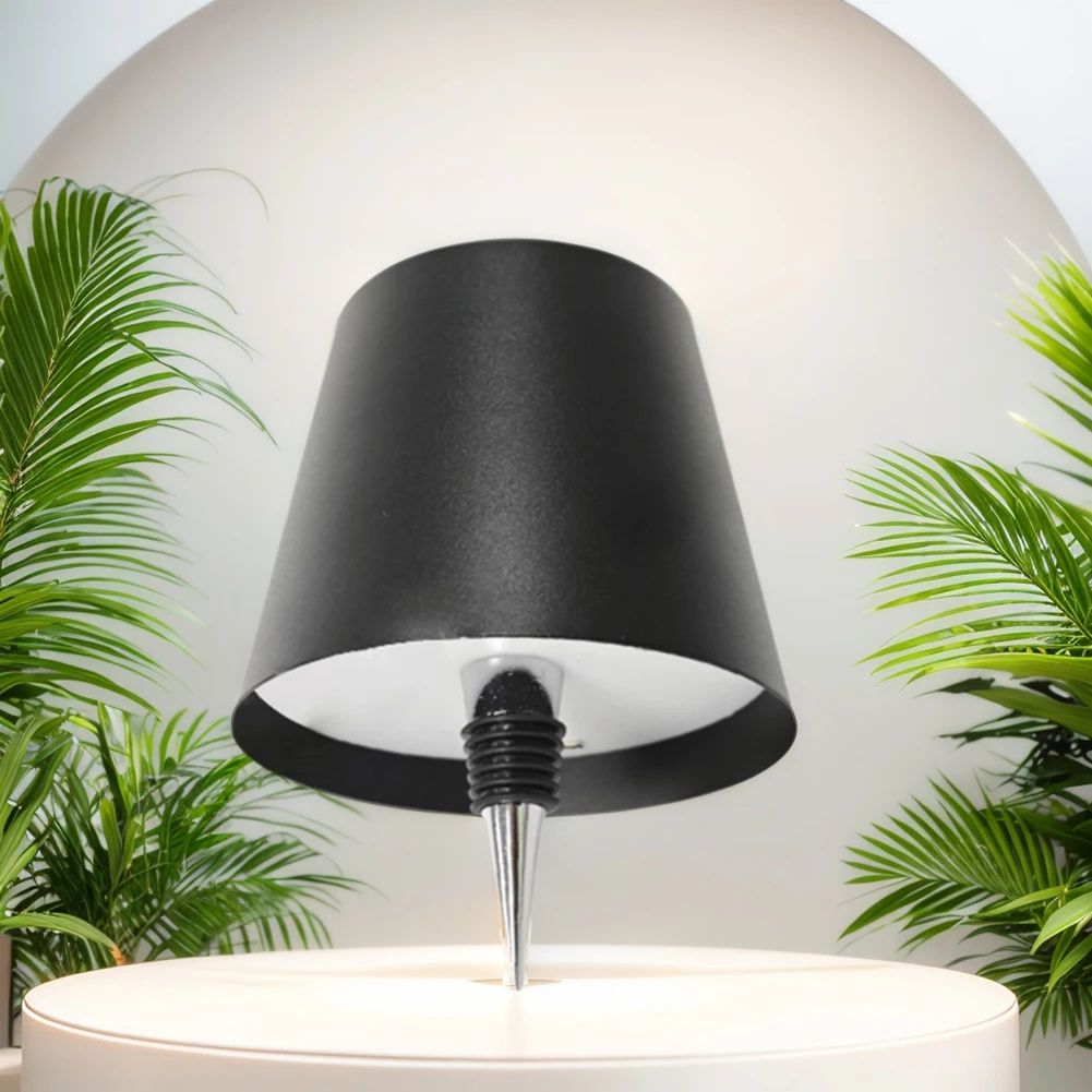 Dimbare LED fles tafellamp, oplaadbaar, voor sfeervolle verlichting. Ideaal voor interieur decoratie.