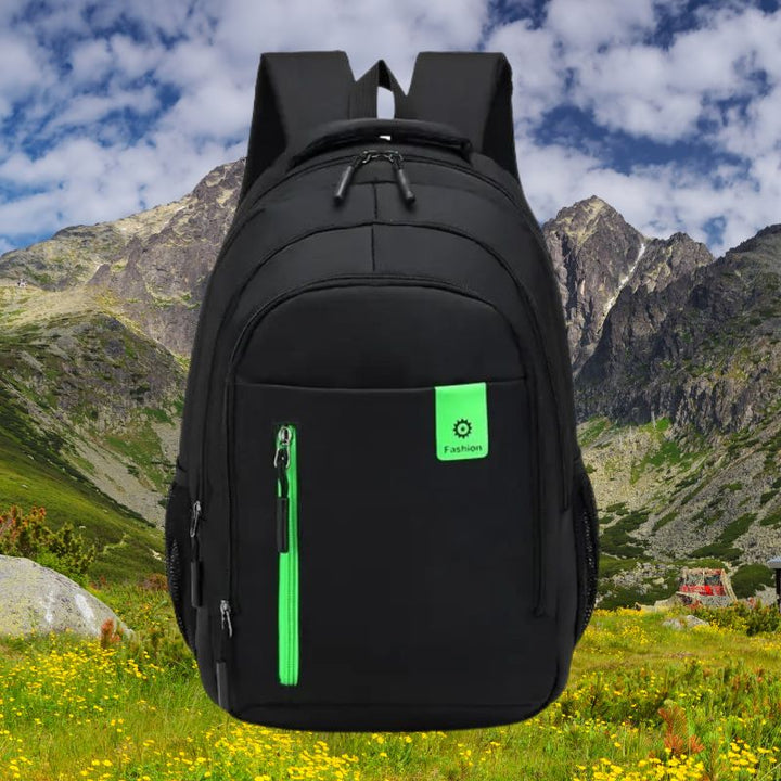 Functionele waterdichte laptoptas (20-35L), beschermt je laptop; perfect voor kantoor, school of reizen.
