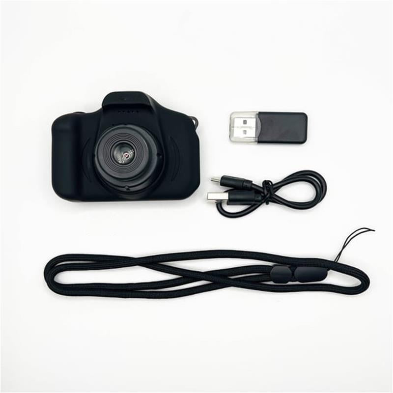 Draagbare compacte digitale retro camera in hand, perfect voor spontane momenten en vloggen onderweg.