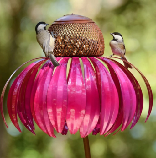 Sierlijk ecologisch vogelhuisje van duurzaam hout voor tuinvogels. Perfecte voederplek voor wilde vogels.