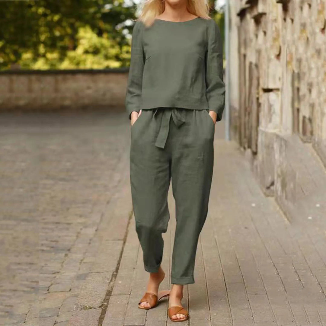 Trendy dames 2-delige set met comfortabele cargobroek en top met flare mouw, perfect voor sport of vrije tijd.