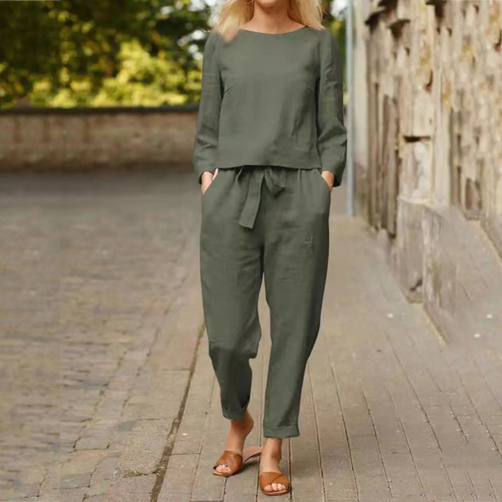 Trendy dames 2-delige set met comfortabele cargobroek en top met flare mouw, perfect voor sport of vrije tijd.