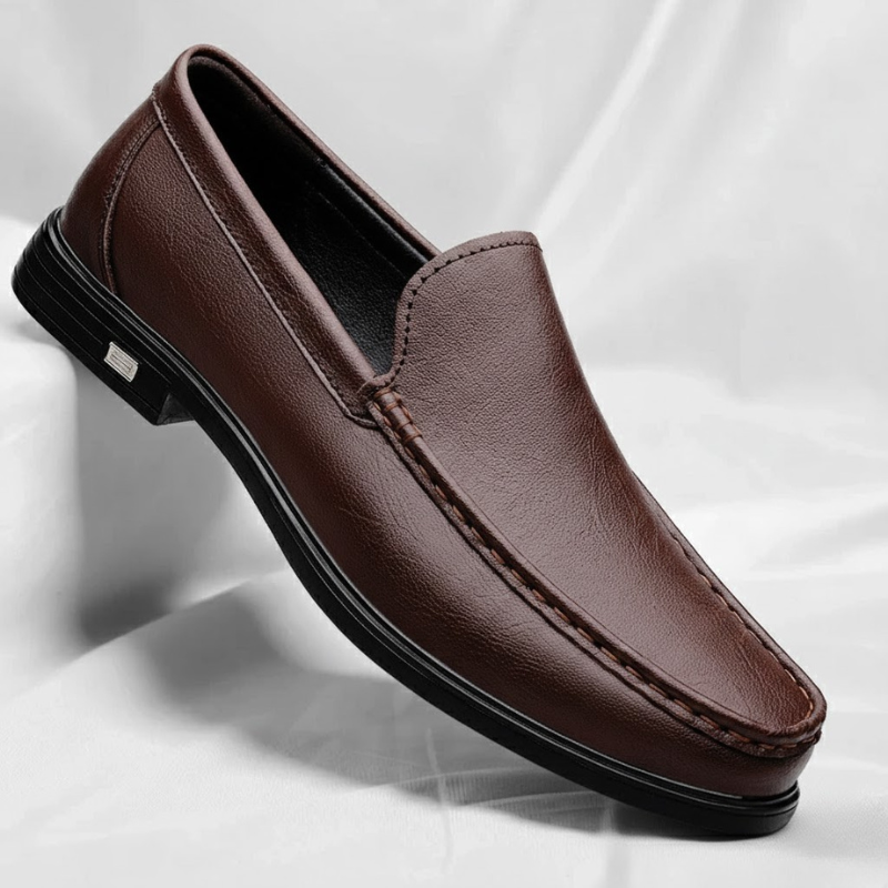 Zwarte heren mocassins, glad afgewerkt, ideale formele schoenen voor een tijdloze look.