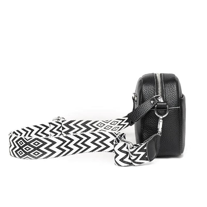 Compacte elegante leren dames handtas, ideaal als schoudertas voor dagelijks gebruik.