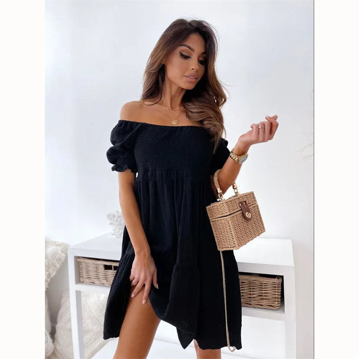Trendy dames one-shoulder jurk met open rug en A-lijn silhouet. Ideale mini-jurk voor de zomer en strand.