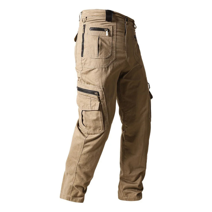 Duurzame heren cargo broek, perfect als outdoor werkbroek voor kamperen.