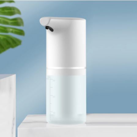 Stijlvolle contactloze zeepdispenser met sensor voor hygiënisch handen wassen in elke moderne badkamer.