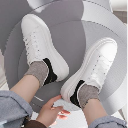 Trendy unisex sneakers, veelzijdig voor elke outfit. Modieuze casual schoenen met comfort voor dames en heren.