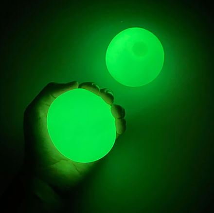Vrolijke glow in the dark stressballen set; lichtgevend anti-stress speelgoed voor ontspanning bij kinderen en volwassenen.