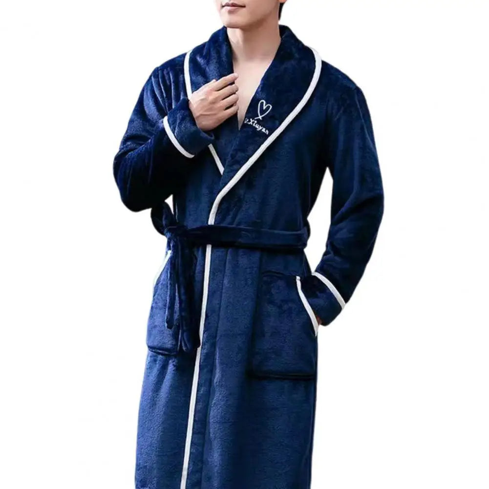 Zachte flanellen heren badjas, perfect voor koude winteravonden. Comfortabele relaxkleding en huispak.