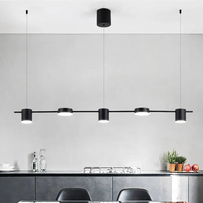 Elegante AuraDrum hanglamp in goud en zwart, minimalistisch design, ideale plafondlamp voor eetkamer.