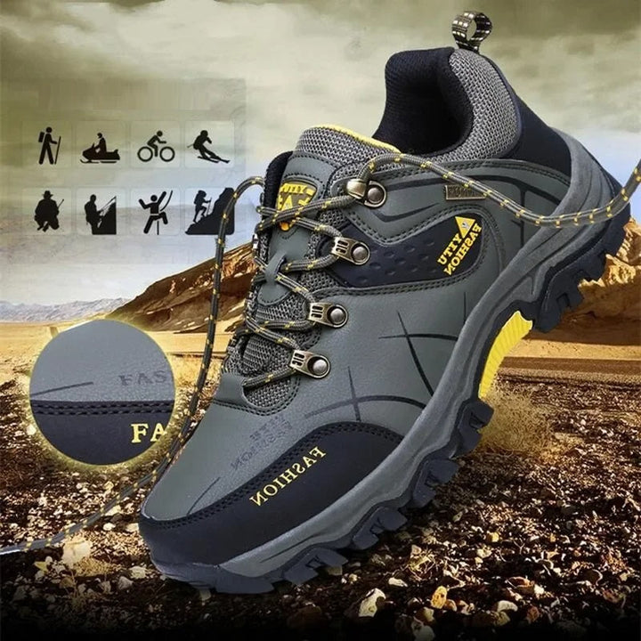 Stijlvolle heren waterdichte snowsneakers, comfortabel voor koude winterse omstandigheden.