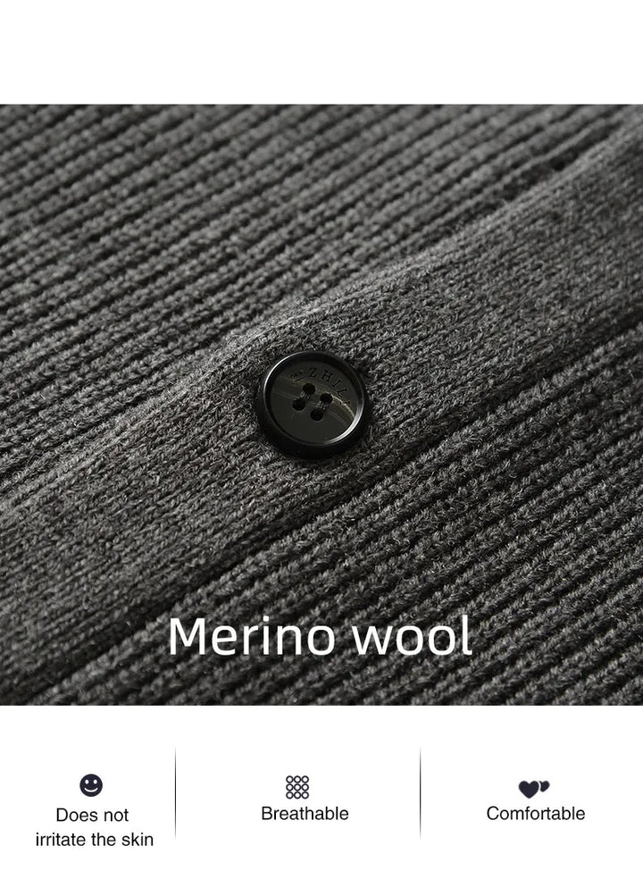 Zwart slimfit heren vest van gebreid merinowol met elegante knopen.