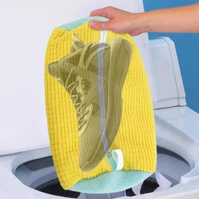 Universele wasmachine reinigingszak voor grondig schone schoenen en sneakers. Houdt ze veilig.