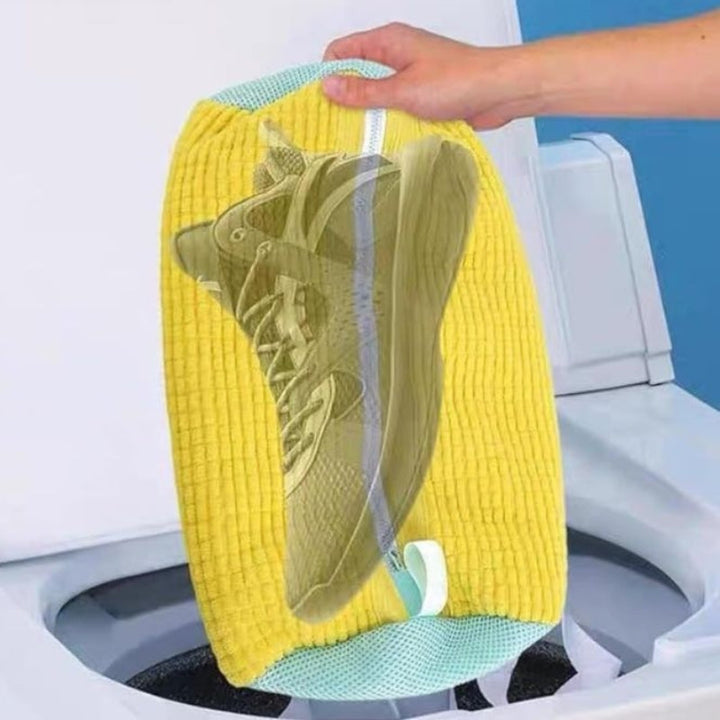 Universele wasmachine reinigingszak voor grondig schone schoenen en sneakers. Houdt ze veilig.
