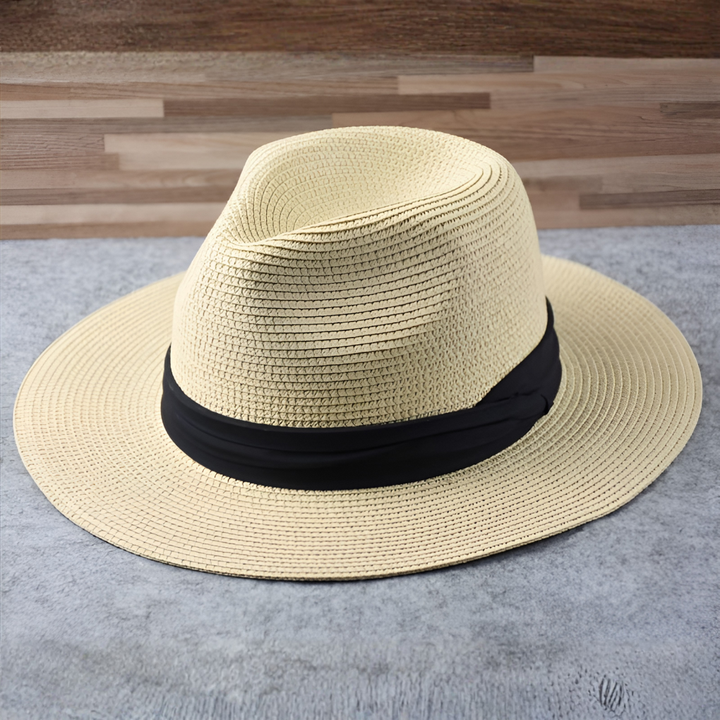 Elegante unisex Panamahoed in fedora-stijl, een duurzaam handgeweven modeaccessoire voor zonbescherming.