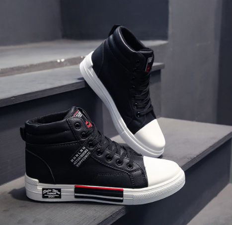 Trendy witte hoge heren sneakers met vetersluiting. Maximaal comfort voor de moderne man in de winter.