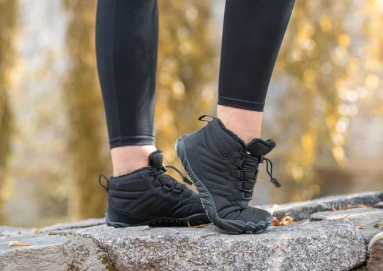 Volledig aanzicht van de ergonomische unisex barefoot wandelschoenen, perfect voor wintercomfort.
