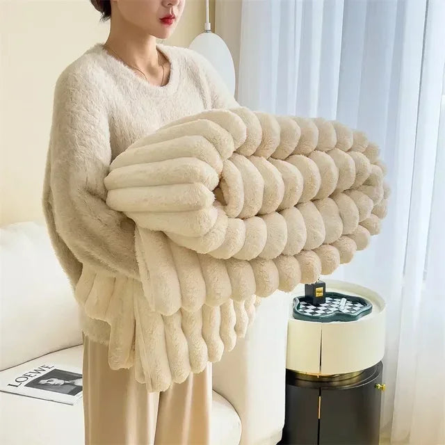 Luxe PlushNest woondeken van warm pluche fleece, perfect voor knusse avonden thuis.