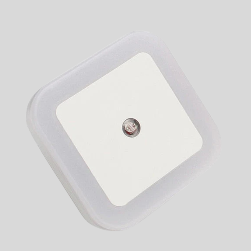 Slank LED nachtlampje met bewegingssensor voor automatische, energiezuinige verlichting in huis.