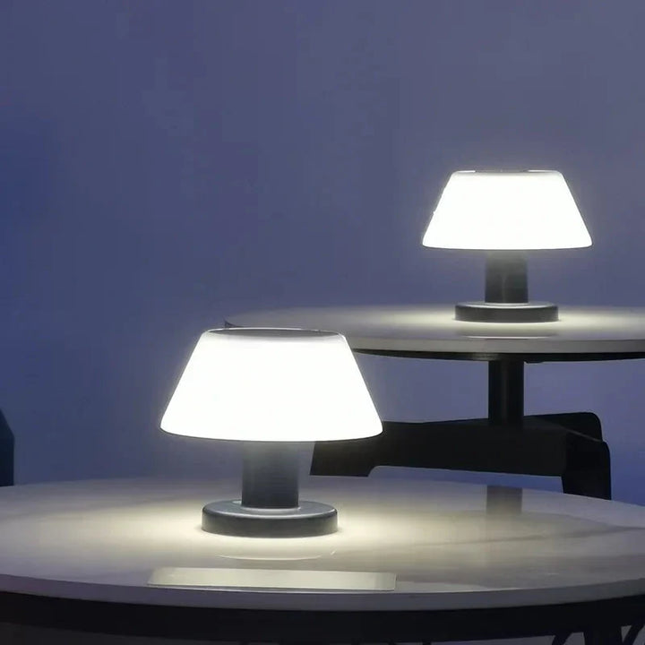 Draadloze EcoGlow solar tafellamp met LED verlichting, perfect als buitenlamp of sfeervolle binnenverlichting.