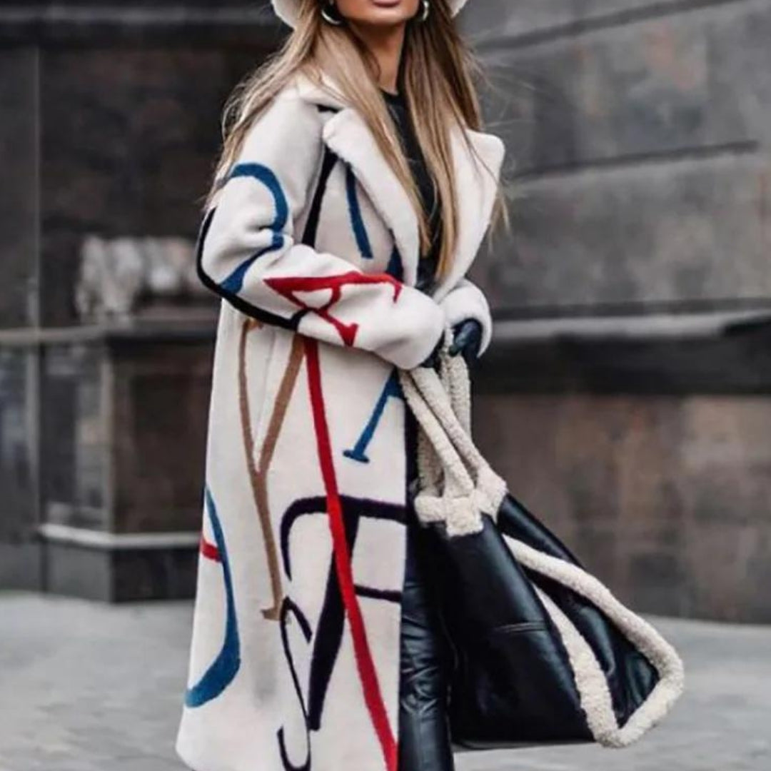 Elegante witte dames enkellange wintermantel. Warme, lange jas voor stijlvolle wintermode.