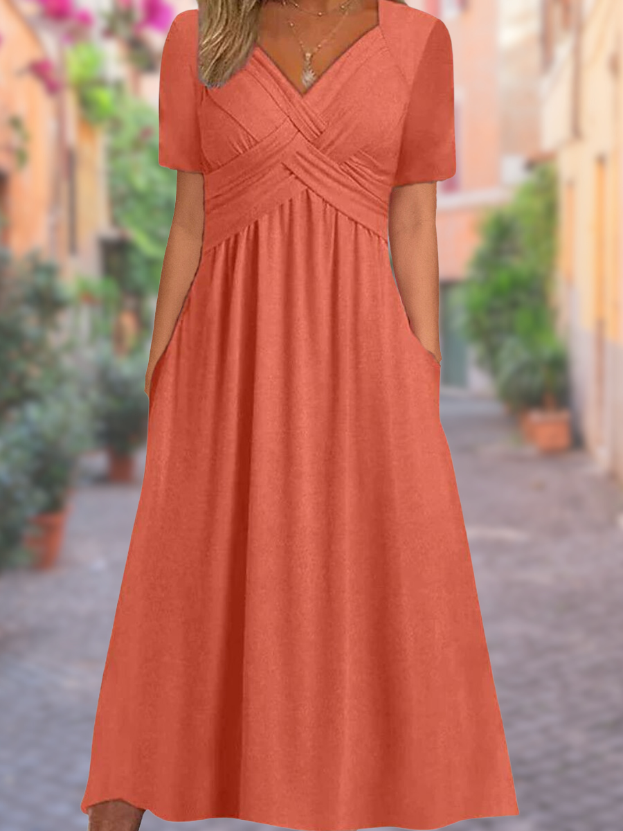 Luchtige dames zomerjurk met V-hals, ideaal voor strand of casual gelegenheden. Comfortabel en stijlvol.
