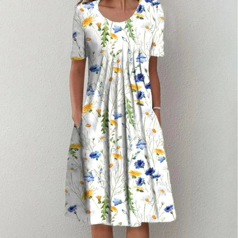Luchtige A-lijn zomerjurk voor dames met bloemenprint, V-hals en handige zakken. Perfect voor warme dagen.