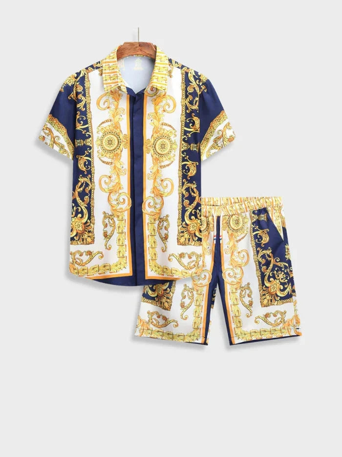 Comfortabele tweedelige heren zomer set met korte mouwen en opvallende barokstijl print.