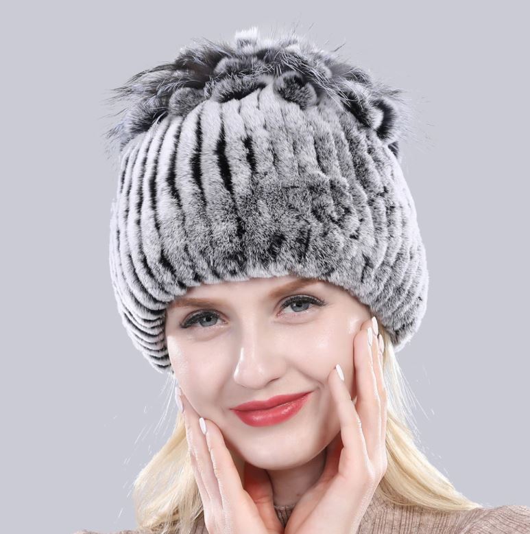 Zwarte warme dames wintermuts van luxe vossenbont, perfect voor koude dagen en modebewuste vrouwen.