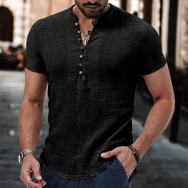 Comfortabel heren V-hals T-shirt met knopen. Perfect voor een relaxte zomerdag, trendy en veelzijdig voor herenkleding.