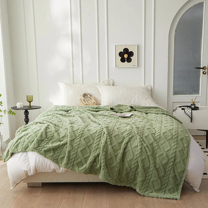 Warme tweezijdige lamswollen deken, perfect als zacht plaid voor winteravonden. Comfortabele woondeken.
