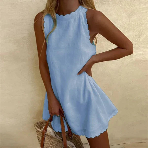 Comfortabele dames jurk van linnen met ronde hals. Perfecte modieuze kleding voor lente en zomer.