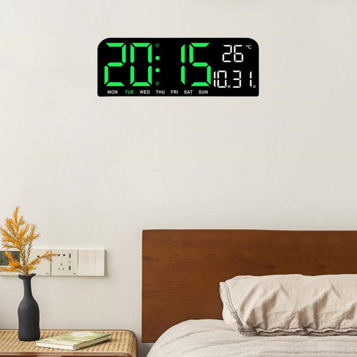 Stijlvolle multifunctionele wandklok die tijd, datum en temperatuur nauwkeurig weergeeft.