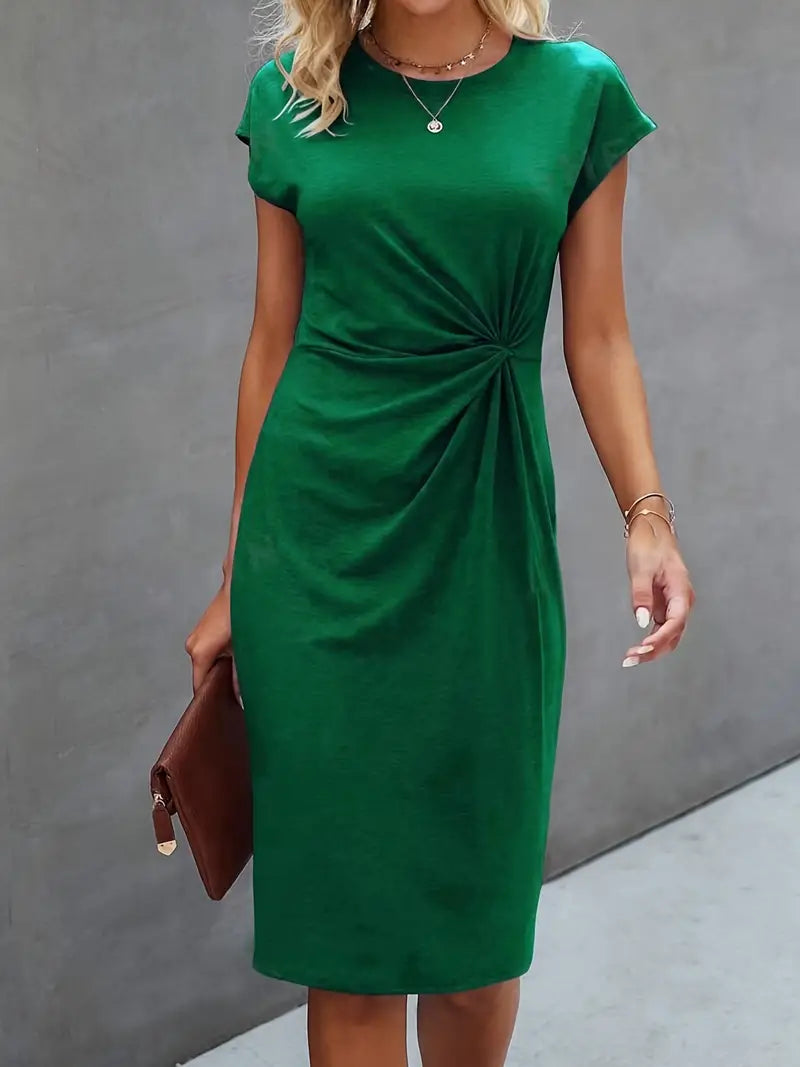 Elegant damesjurkje met vormgevende eigenschappen, in rood, perfect voor een statement outfit.