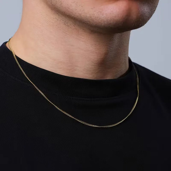 Minimalistische dunne zilveren schakelketting voor heren. Comfortabel en stijlvol, ideaal als dagelijks sieraad.