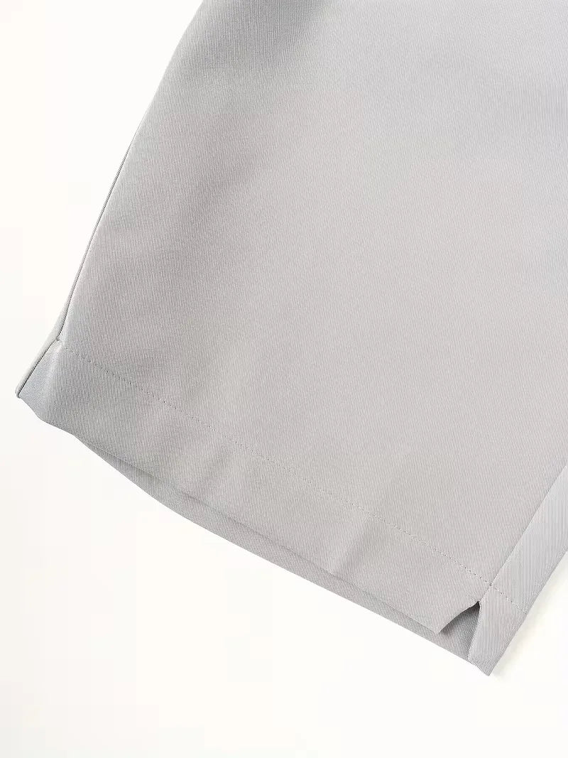Klassieke heren chino shorts in grijs, met straight leg en mid-rise, veelzijdig voor elke zomergelegenheid.