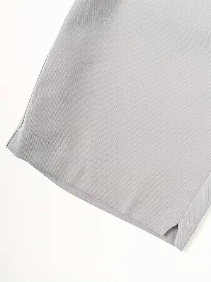 Klassieke heren chino shorts in grijs, met straight leg en mid-rise, veelzijdig voor elke zomergelegenheid.