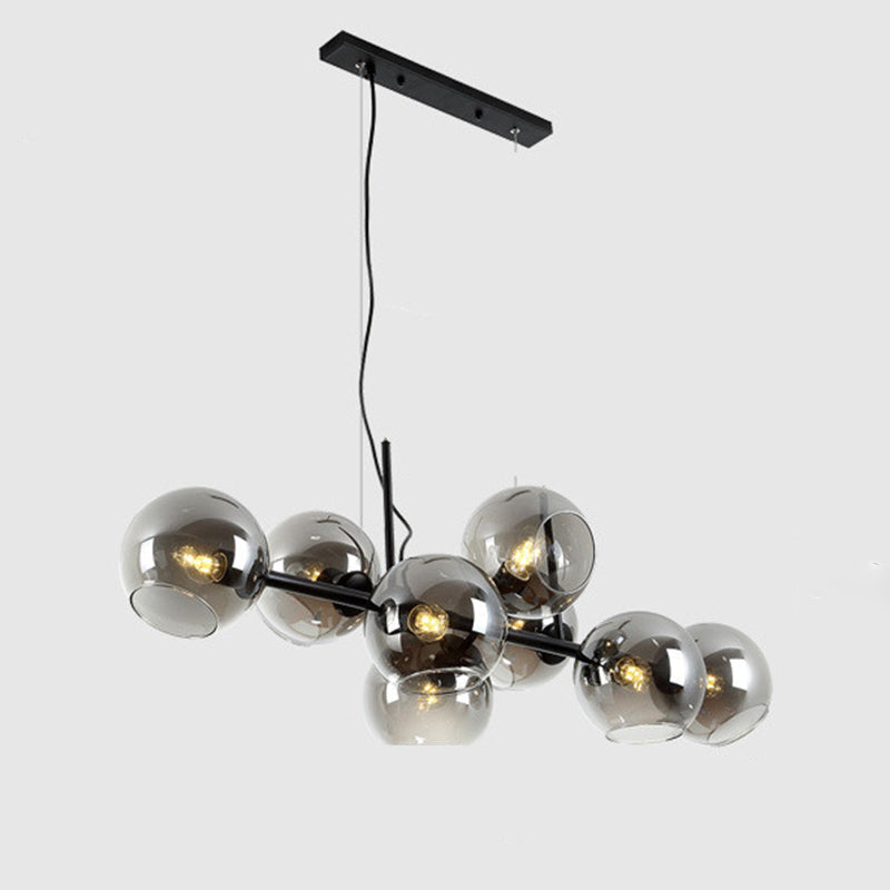 Strakke moderne LED hanglamp; design kroonluchter voor een minimalistische eettafel.