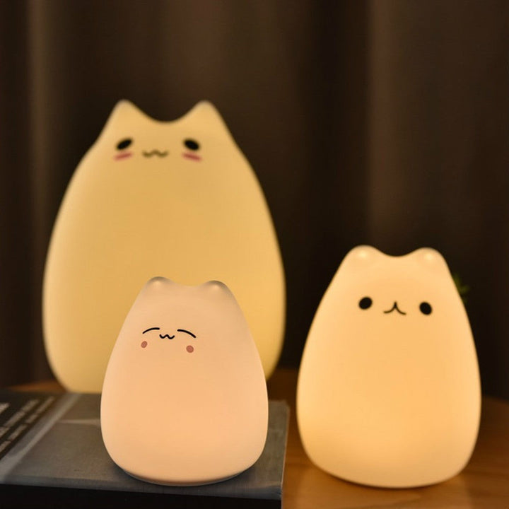 Kleurrijke kat nachtlamp met diverse LED kleuren. Creëert een magische sfeer in de kinderkamer. Energiezuinig.