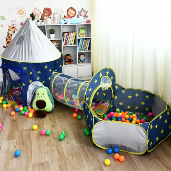 Ruime beige speeltent voor kinderen, een avontuurlijk speelhuis perfect voor binnen- en buitenspel.