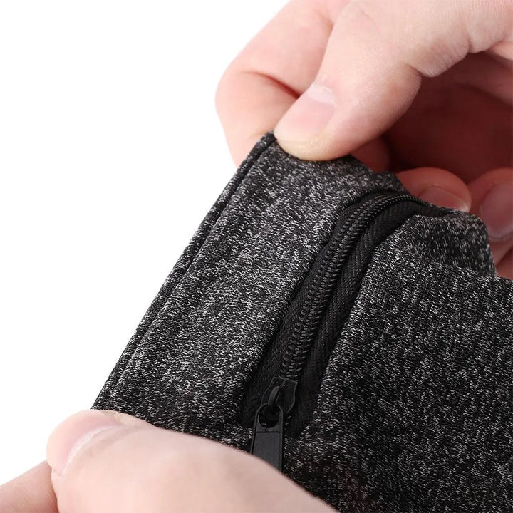 Praktische polsband portemonnee voor outdoor avonturen en reizen. Essentiële spullen handig opbergen en veilig meenemen.