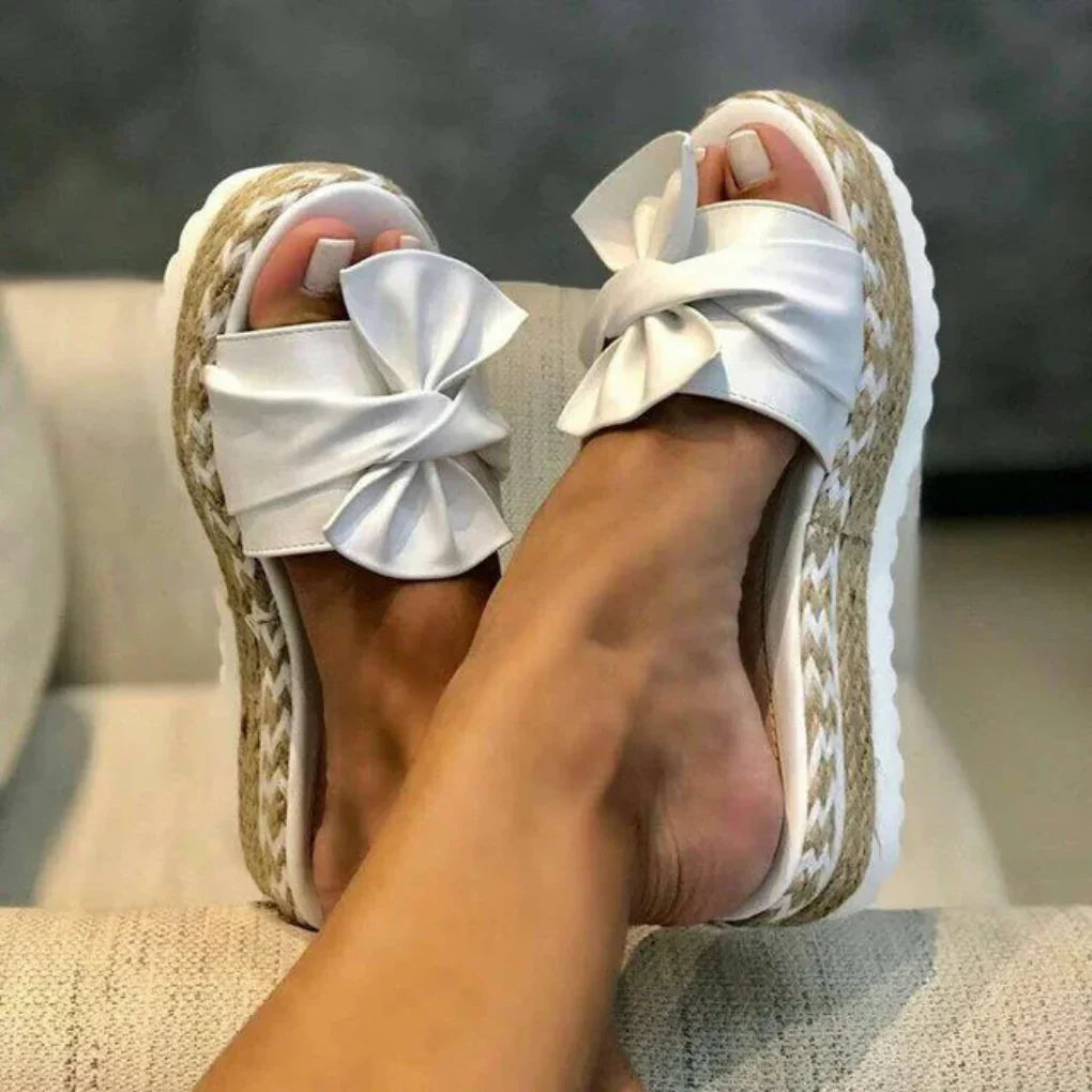 Modieuze orthopedische dames sandalen die stijl en comfort combineren, ideaal voor elke stap.